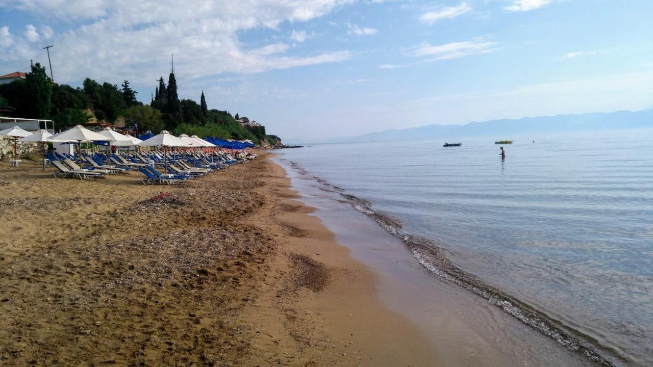 Takis Haikos House Two Minutes Walk To The Beach Peroulia Vounária Eksteriør billede