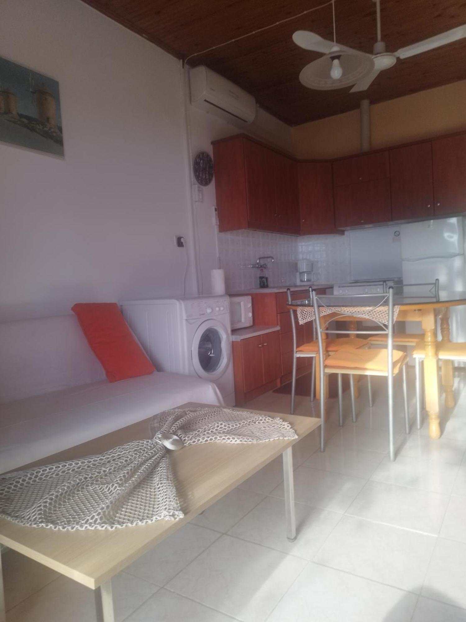 Takis Haikos House Two Minutes Walk To The Beach Peroulia Vounária Eksteriør billede