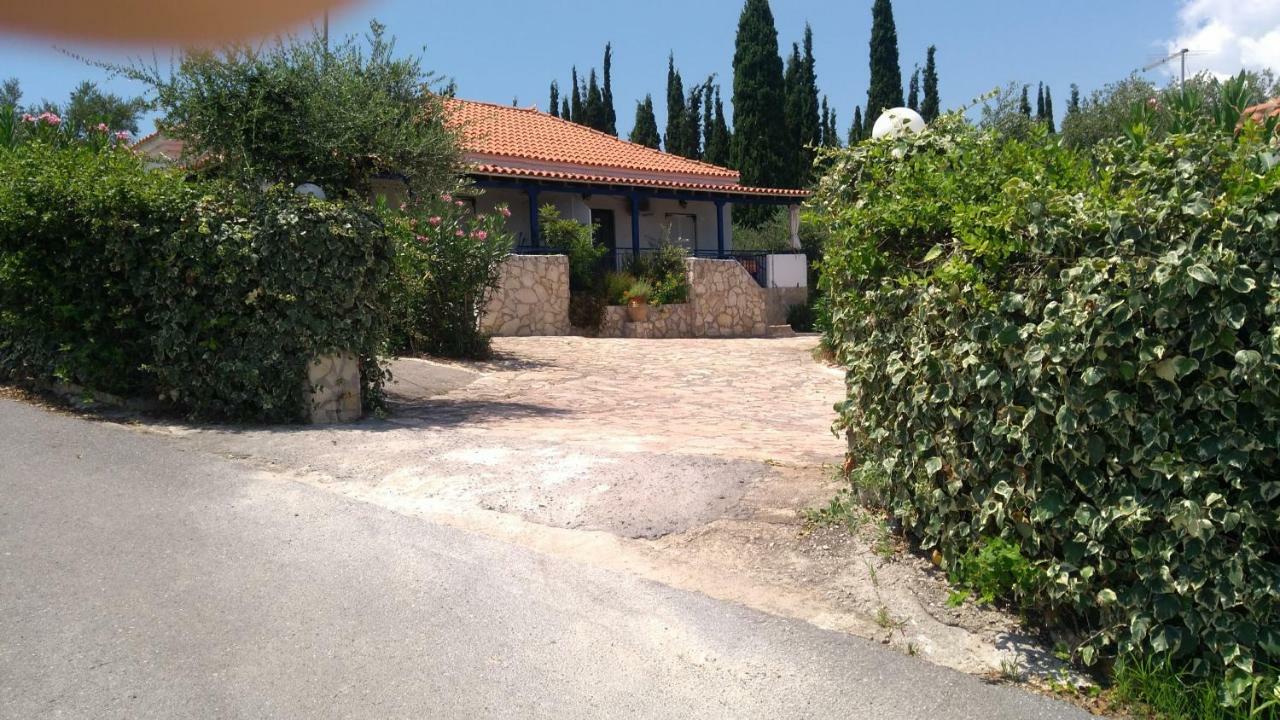 Takis Haikos House Two Minutes Walk To The Beach Peroulia Vounária Eksteriør billede