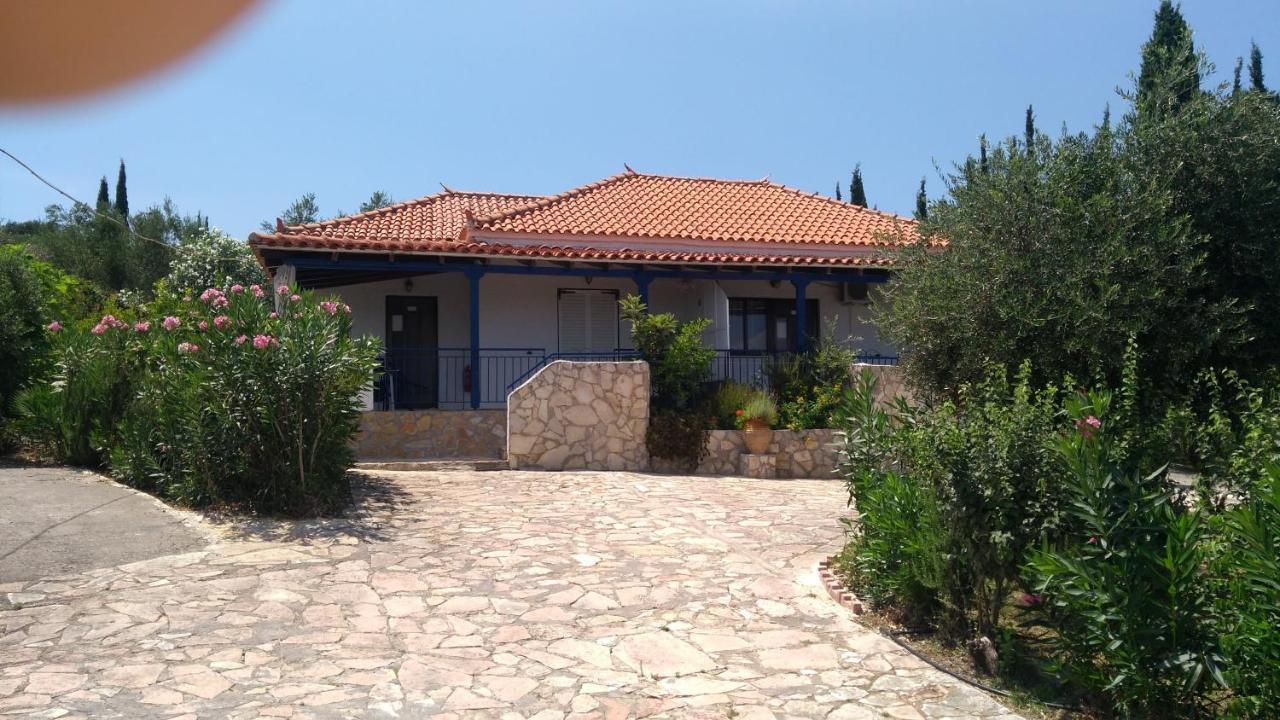 Takis Haikos House Two Minutes Walk To The Beach Peroulia Vounária Eksteriør billede